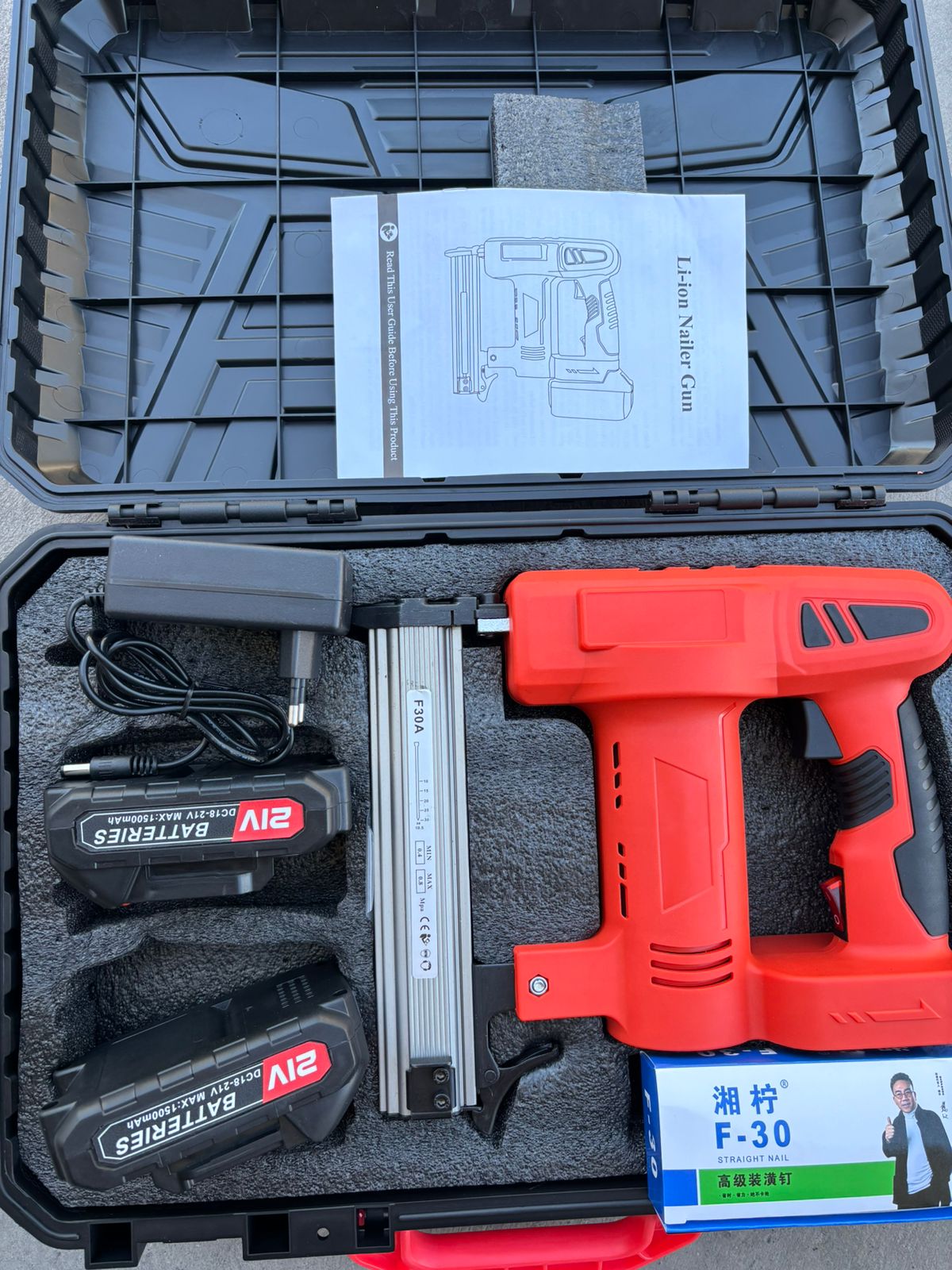 Pistola de clavos recta 21V