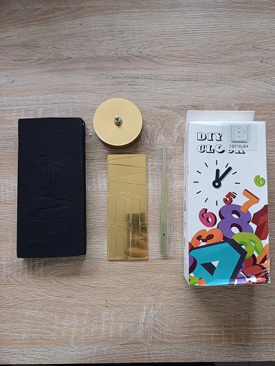 Miniatura 2 de RELOJ 3D MINI + FRASE EN VINILO DORADO