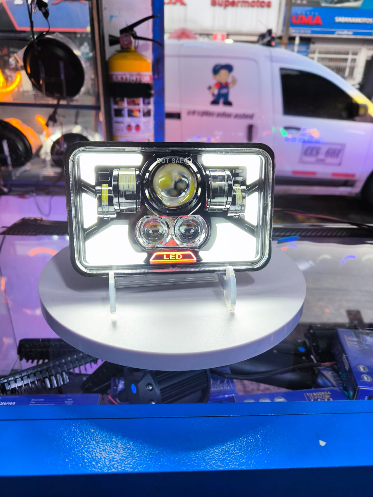 PAR FAROLAS KENWORTH (TB077)