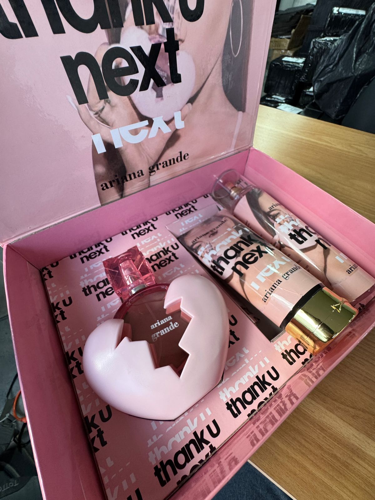 KIT SET THANK U NEXT+CREMA+SPLAHS