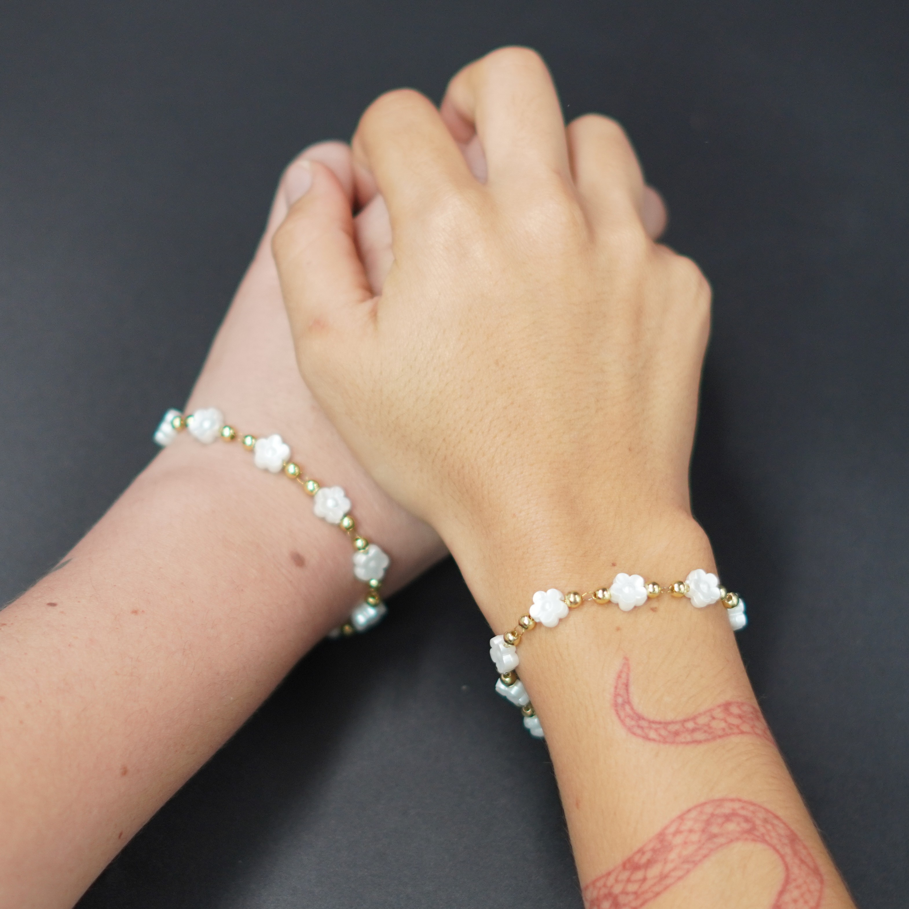 PULSERAS DE HERMANAS-FLORES