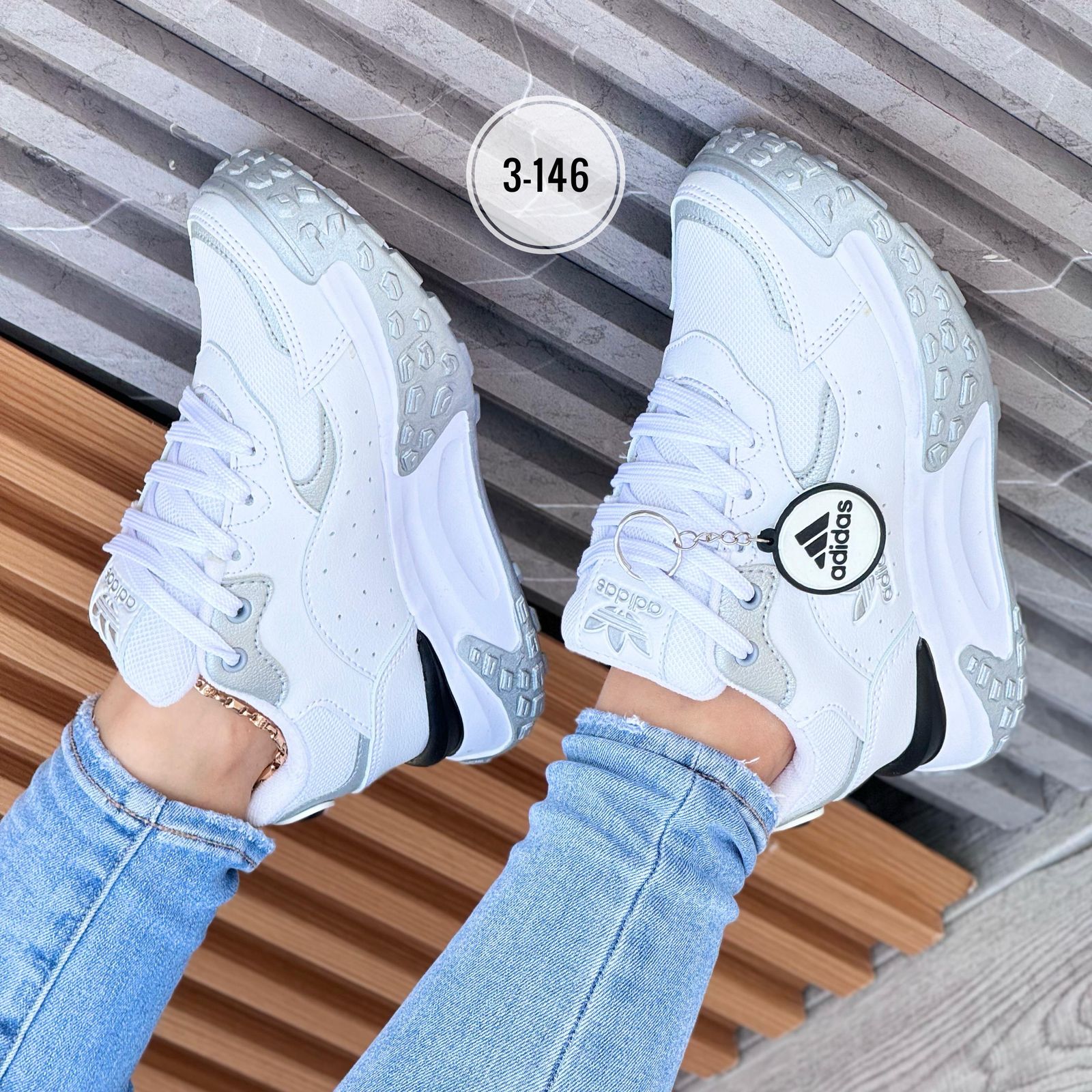 Adidas Para Dama Gris Tim: Elegancia y Comodidad en Cada Paso