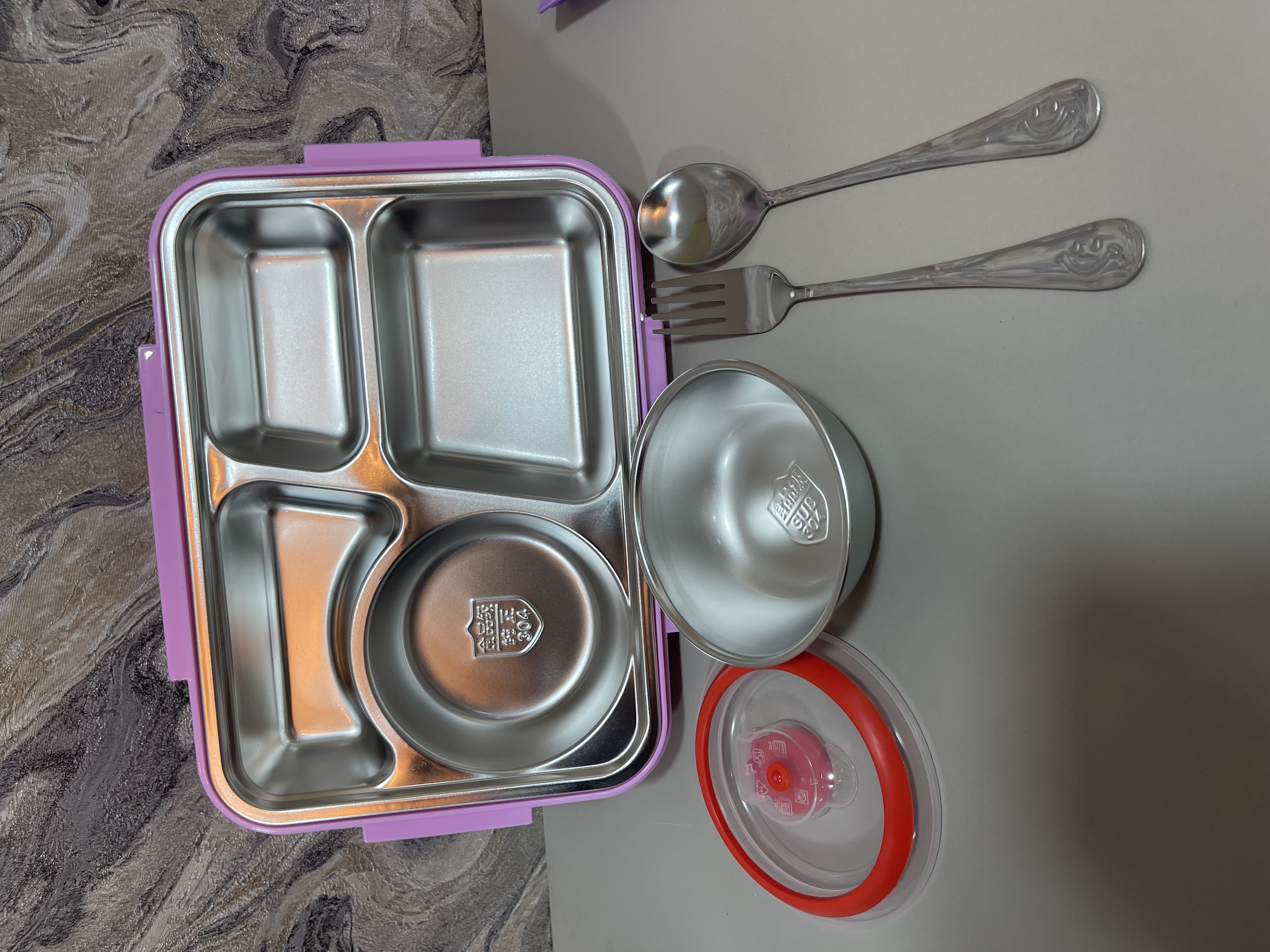 Lonchera metálica de niña