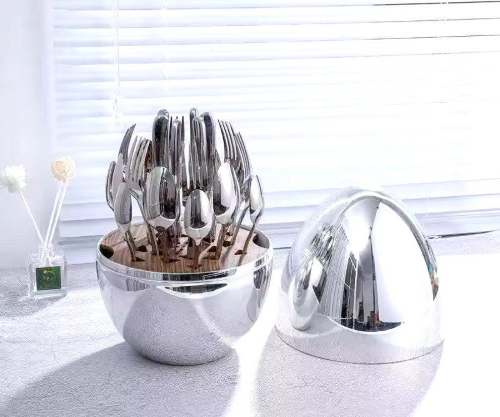 Set Cubierto Huevo Dorado y plateado