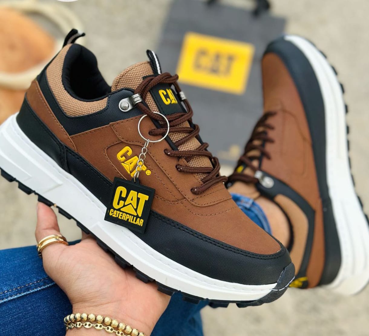Tenis Cat Casual Miel Caballero