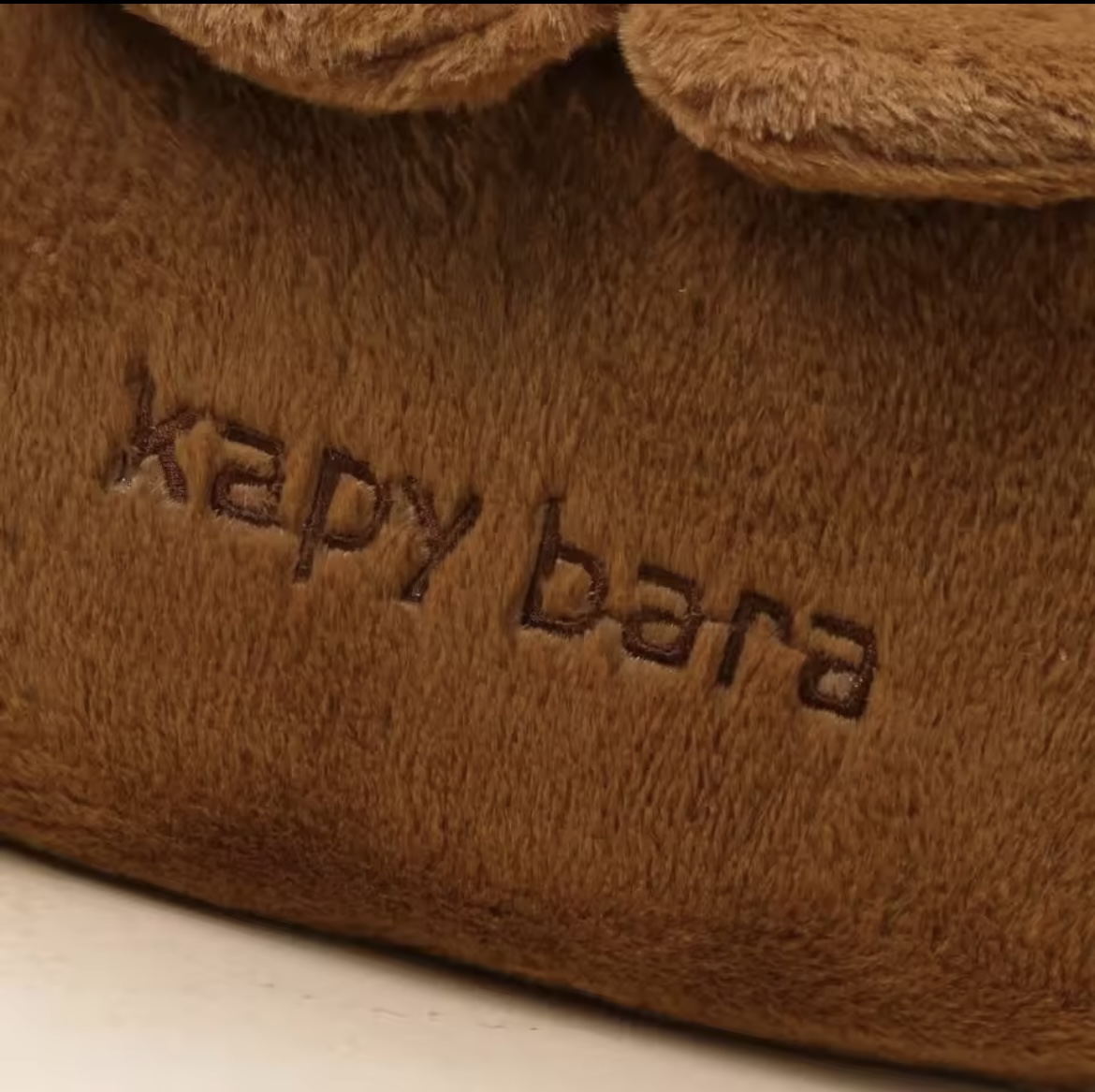 Miniatura 6 de BOLSO MOCHILA CAPYBARA AFELPADO