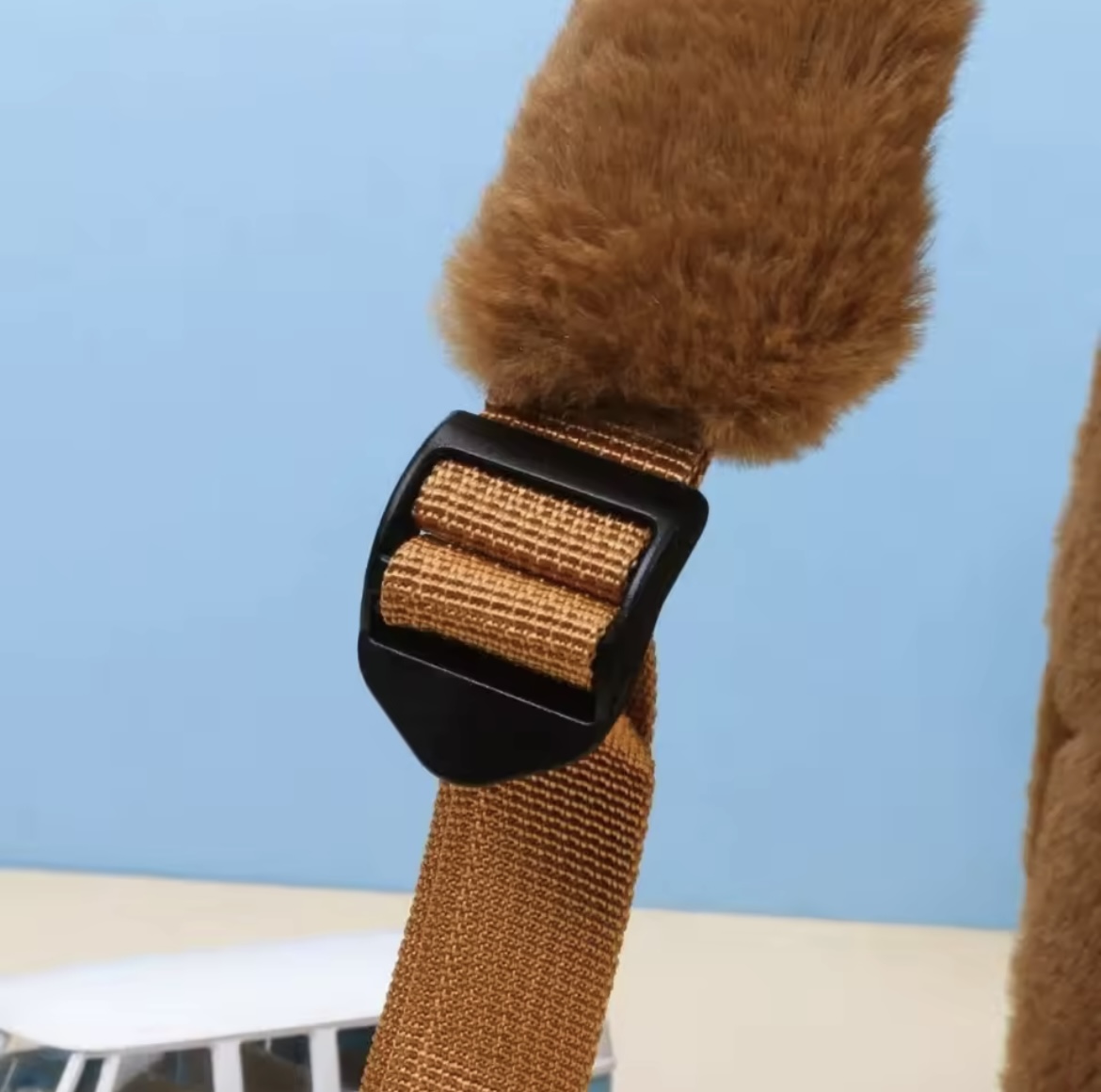 Miniatura 2 de BOLSO MOCHILA CAPYBARA AFELPADO