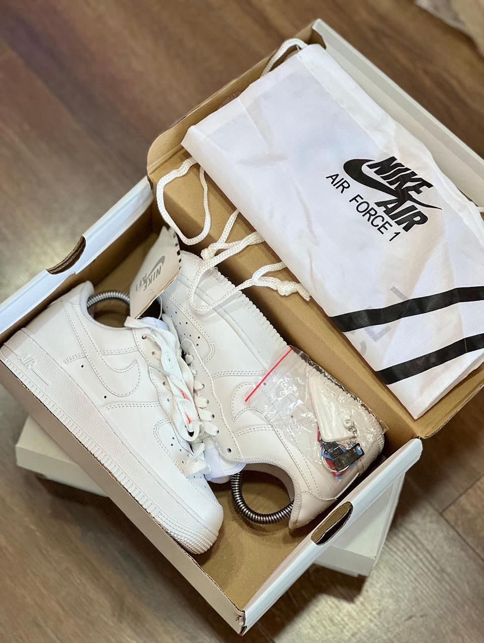 NIKE TRIPLE AAA