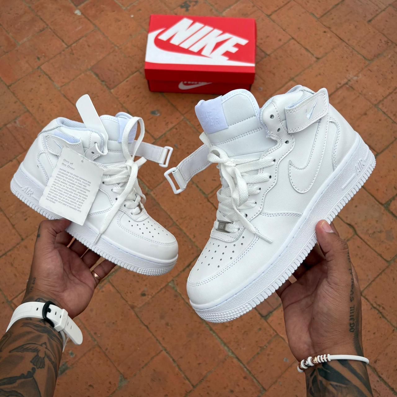 BOTA NIKE FORCÉ AAA
