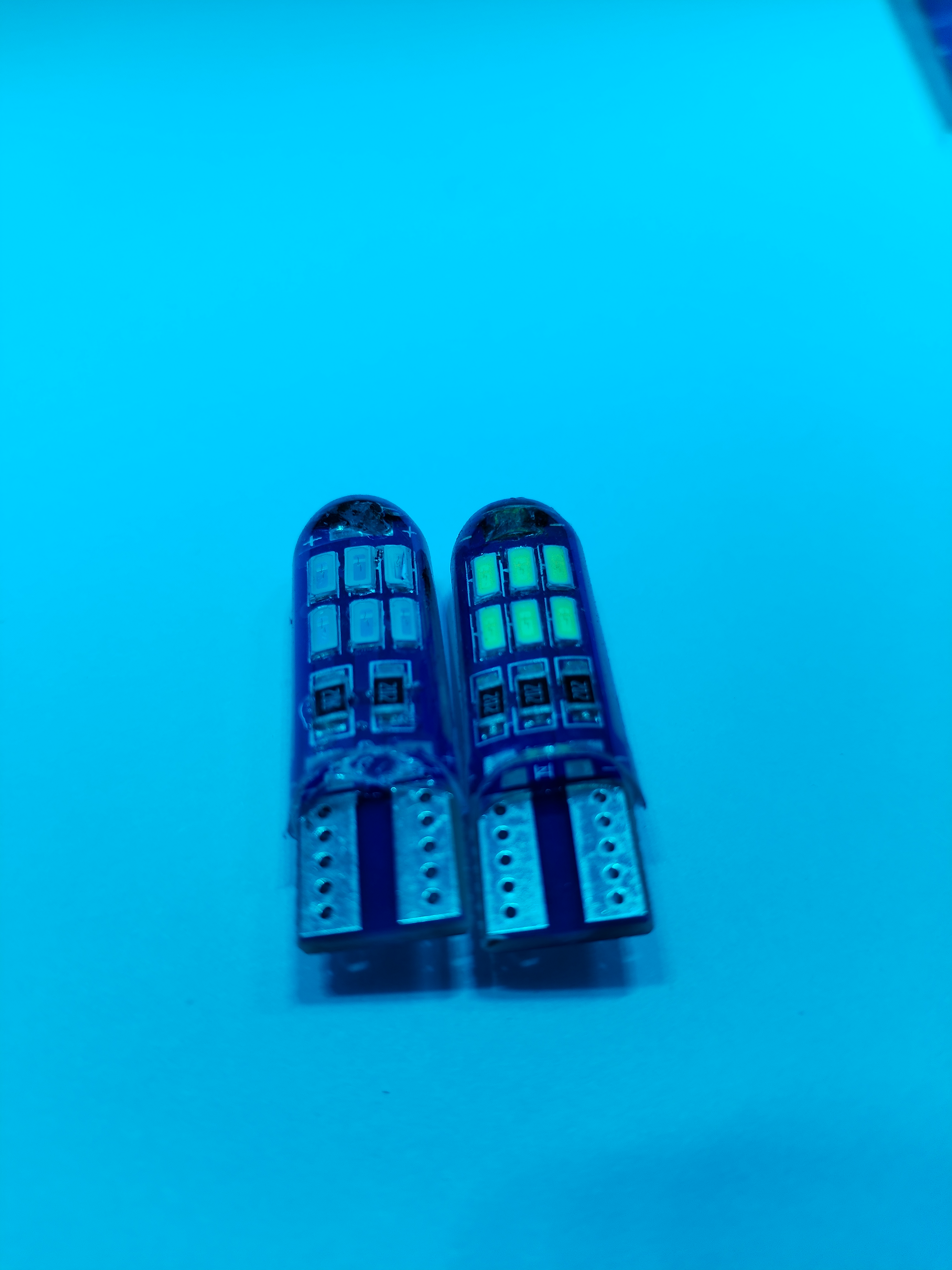 PAR DE BOMBILLOS SILICONADOS (T10-15LED)