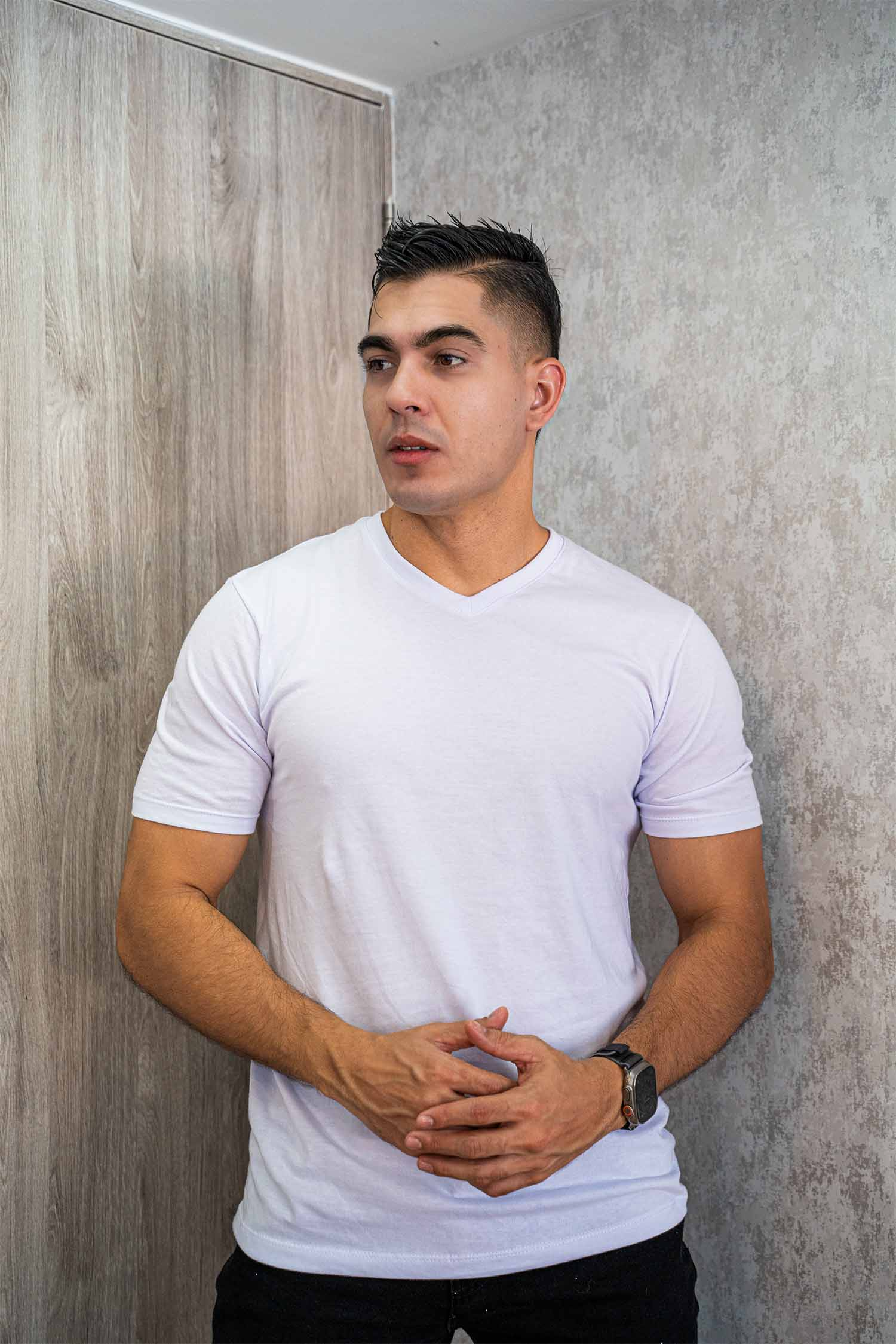 CAMISETA CUELLO EN V ADULTO PEINADO