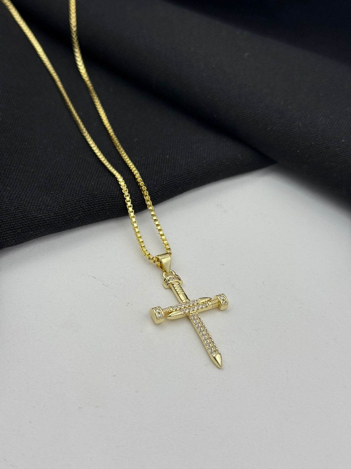 CADENA VENECIANA DIJE CRUZ CLAVO