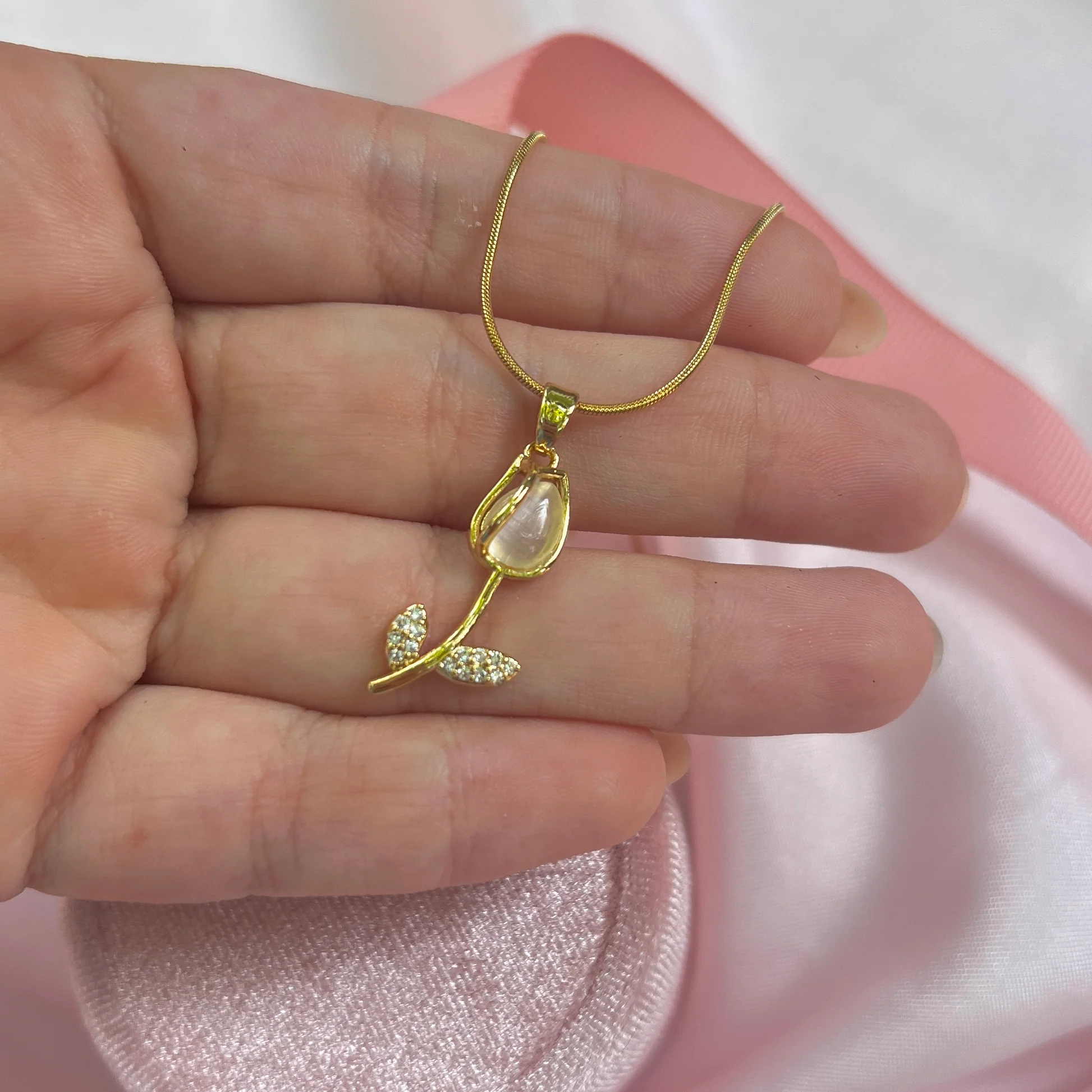 Collar Flor Tulipan Colores +CAJAREG - COLOR: AMARILLO