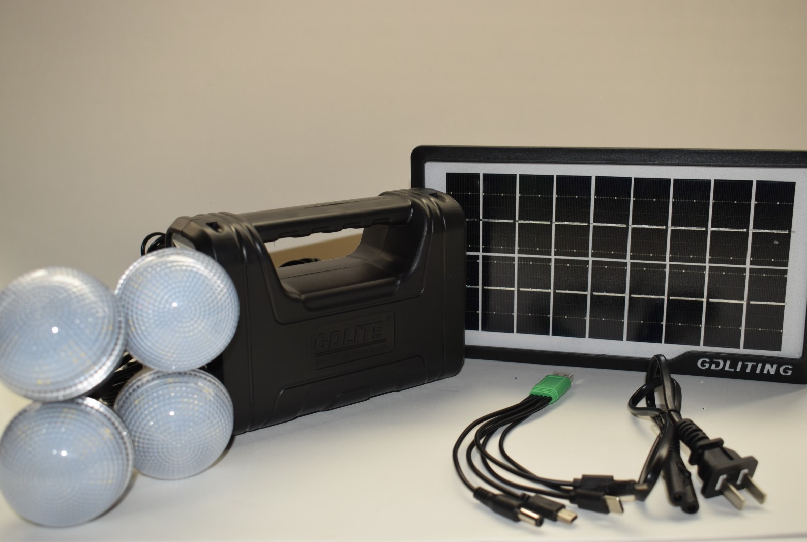 Panel Solar con kit de 4 bombillos