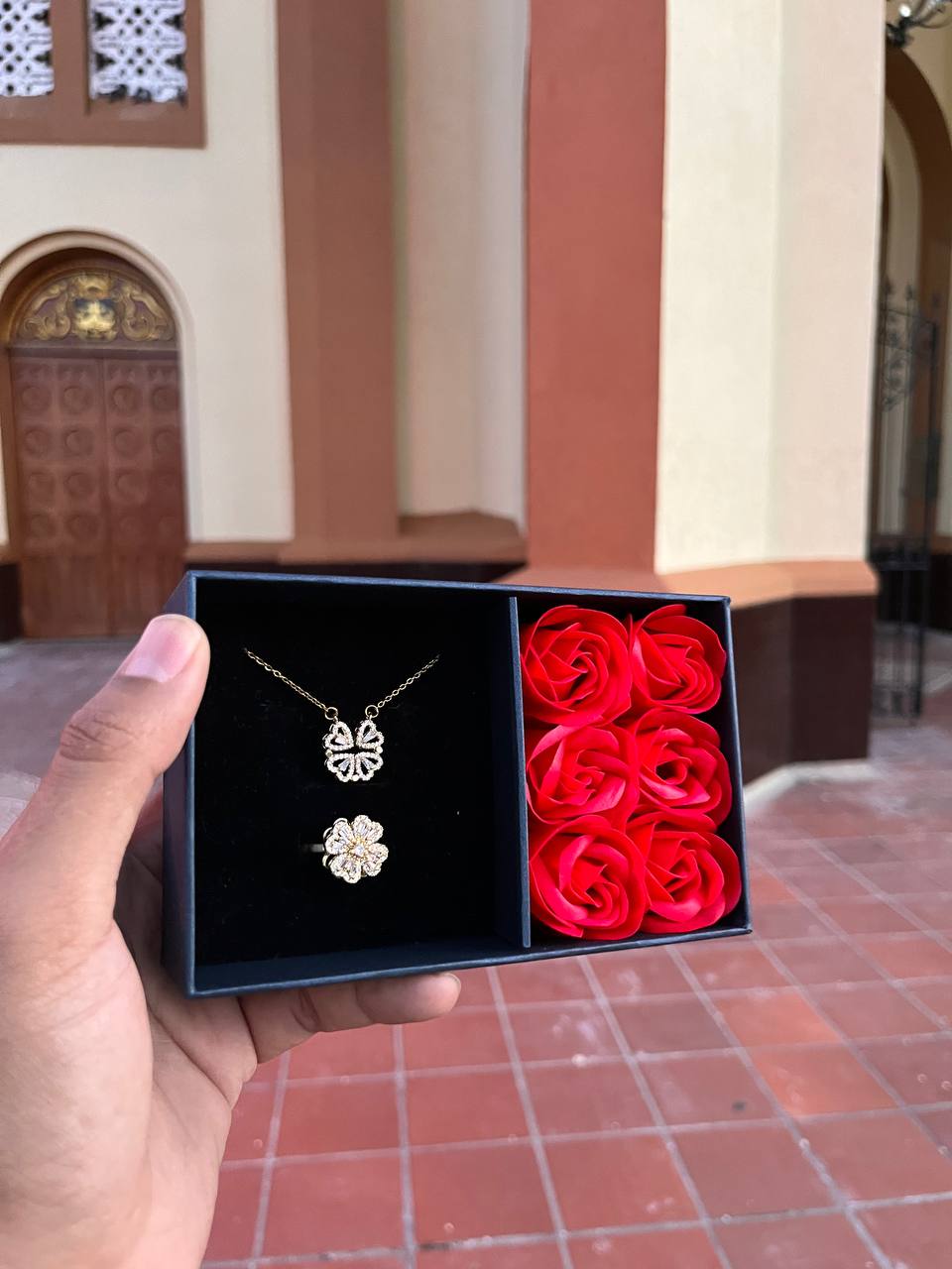 Miniatura 2 de combo Trebol corazon + Caja Rosas