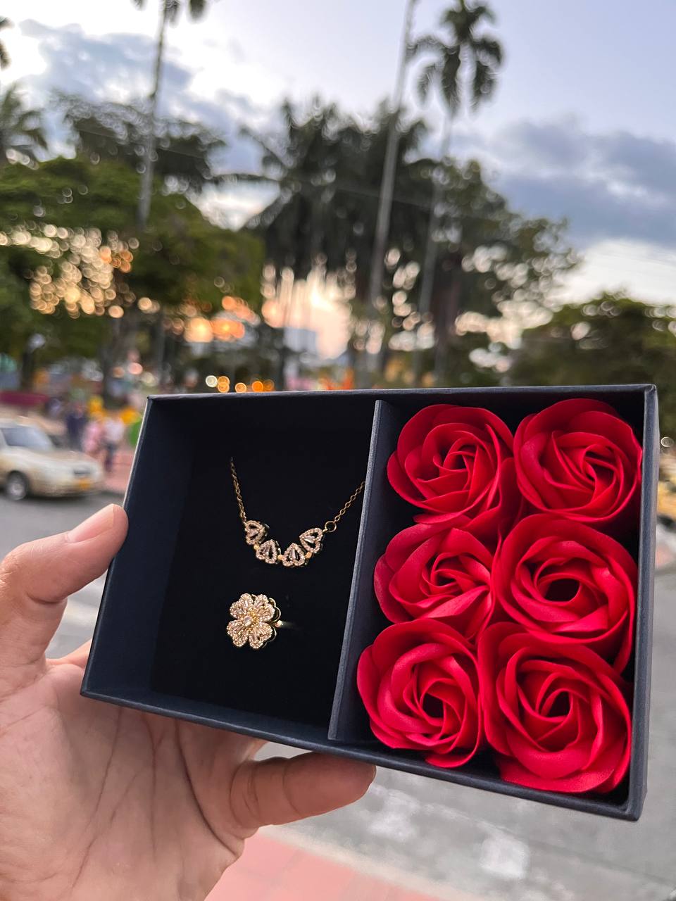 Miniatura 3 de combo Trebol corazon + Caja Rosas