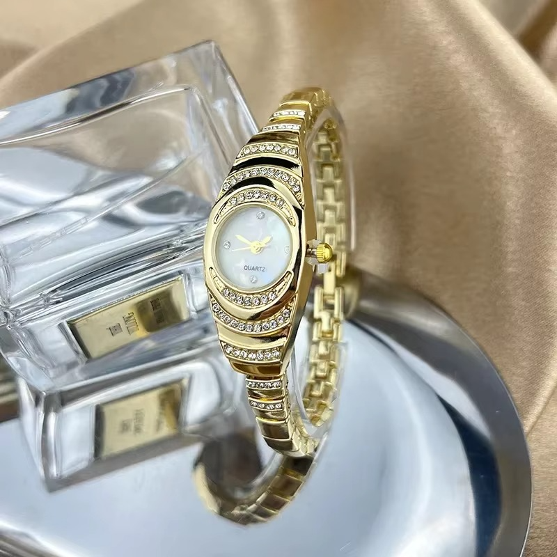 Miniatura 5 de RELOJ DORADO CON BRILLANTES