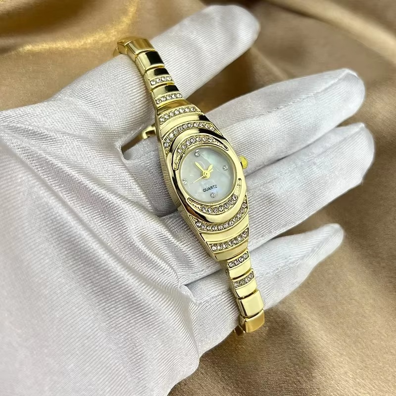 Miniatura 3 de RELOJ DORADO CON BRILLANTES