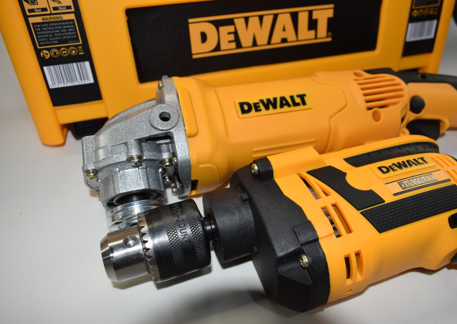 Combo taladro pulidora con maletin disponible en Yaxa Colombia