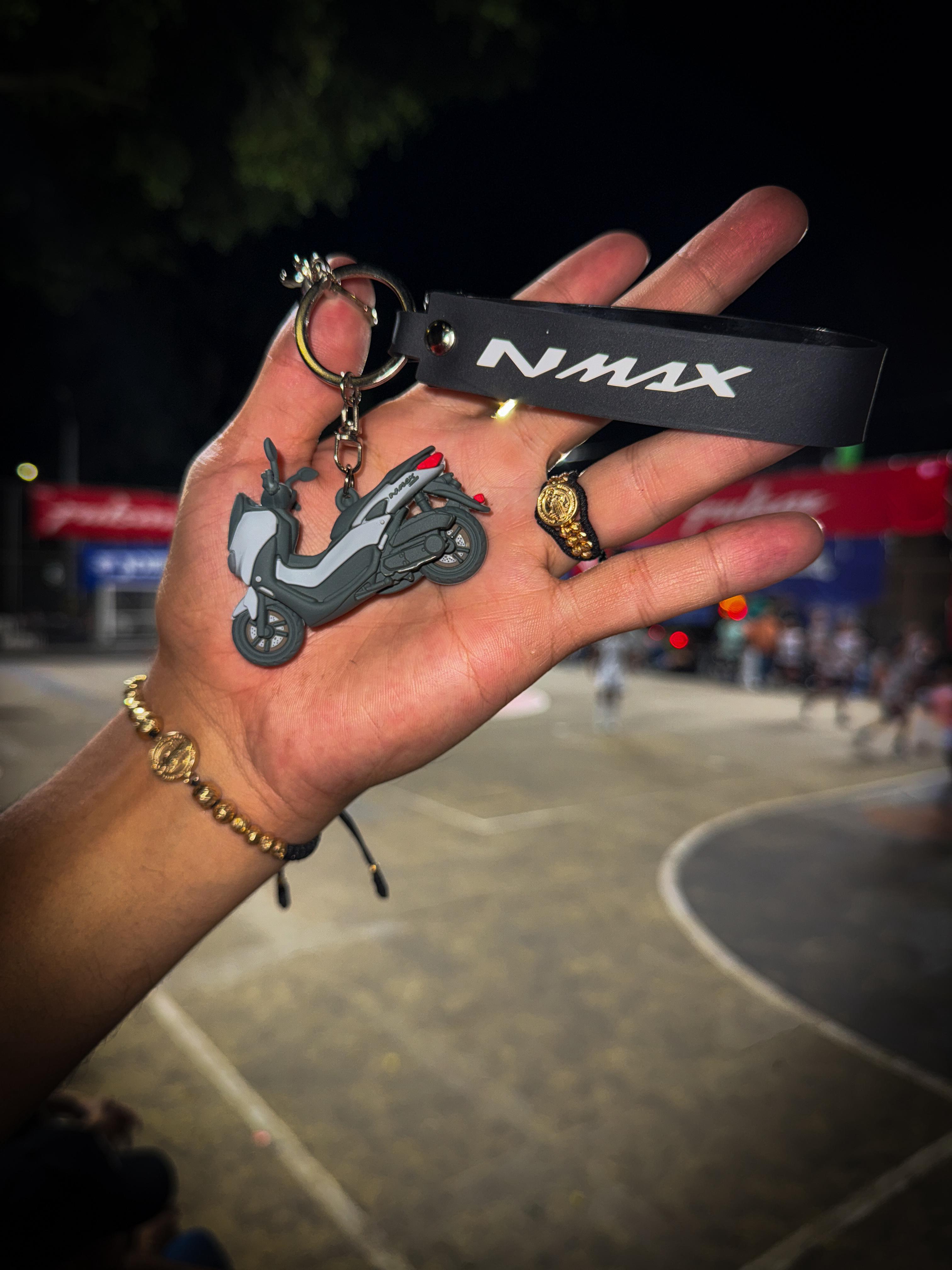 Vista 4 de LLAVERO MOTO NMAX EN 3D - COLOR: NEGRO