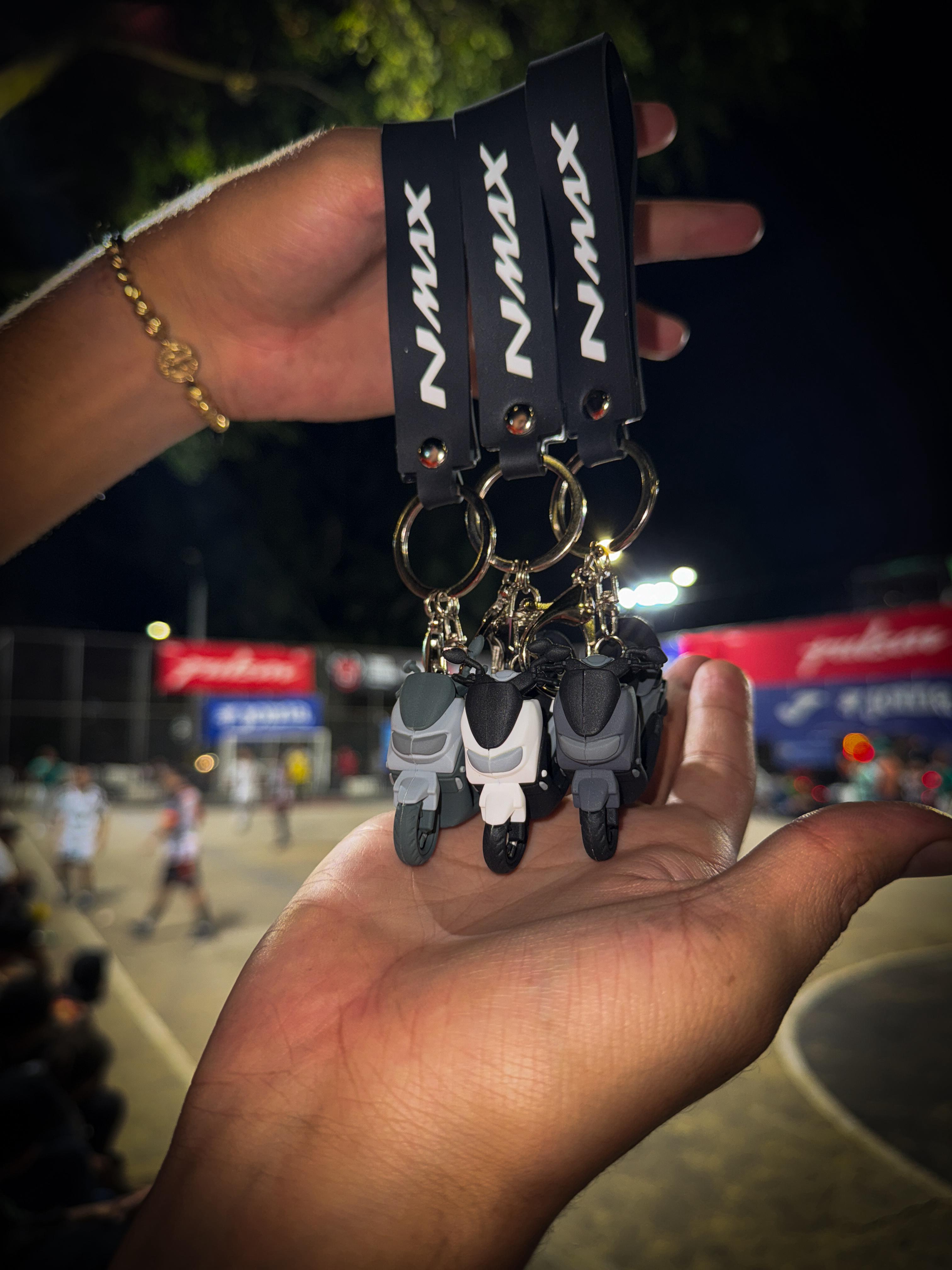 Vista 2 de LLAVERO MOTO NMAX EN 3D - COLOR: NEGRO