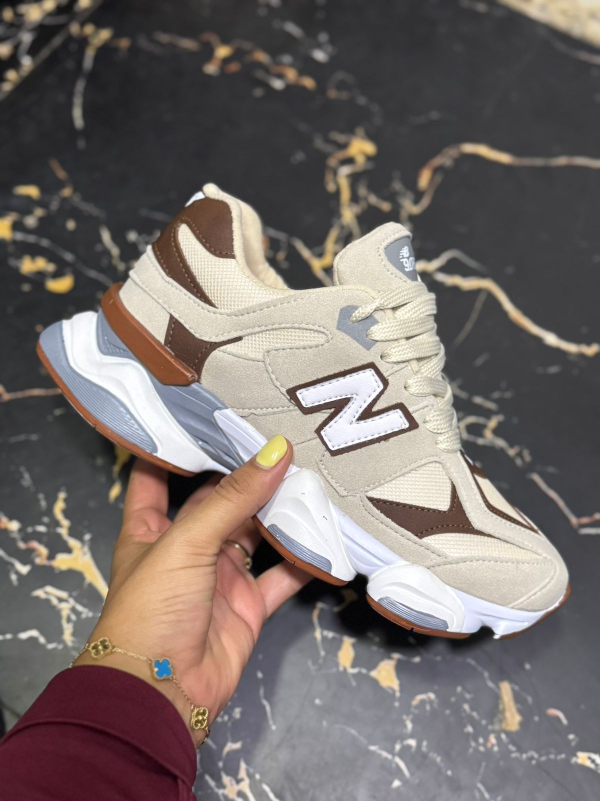 Tenis New Balance 9060 Beige Dama