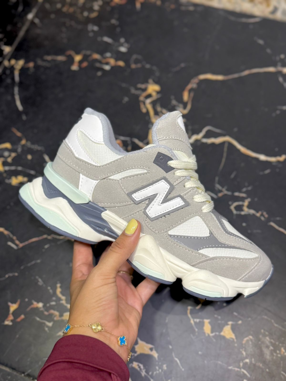 Tenis New Balance 9060 Gris Dama