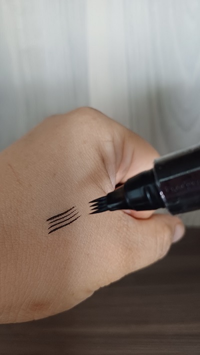 Miniatura 2 de LAPIZ PARA  CEJAS Y BARBA + CEPILLO