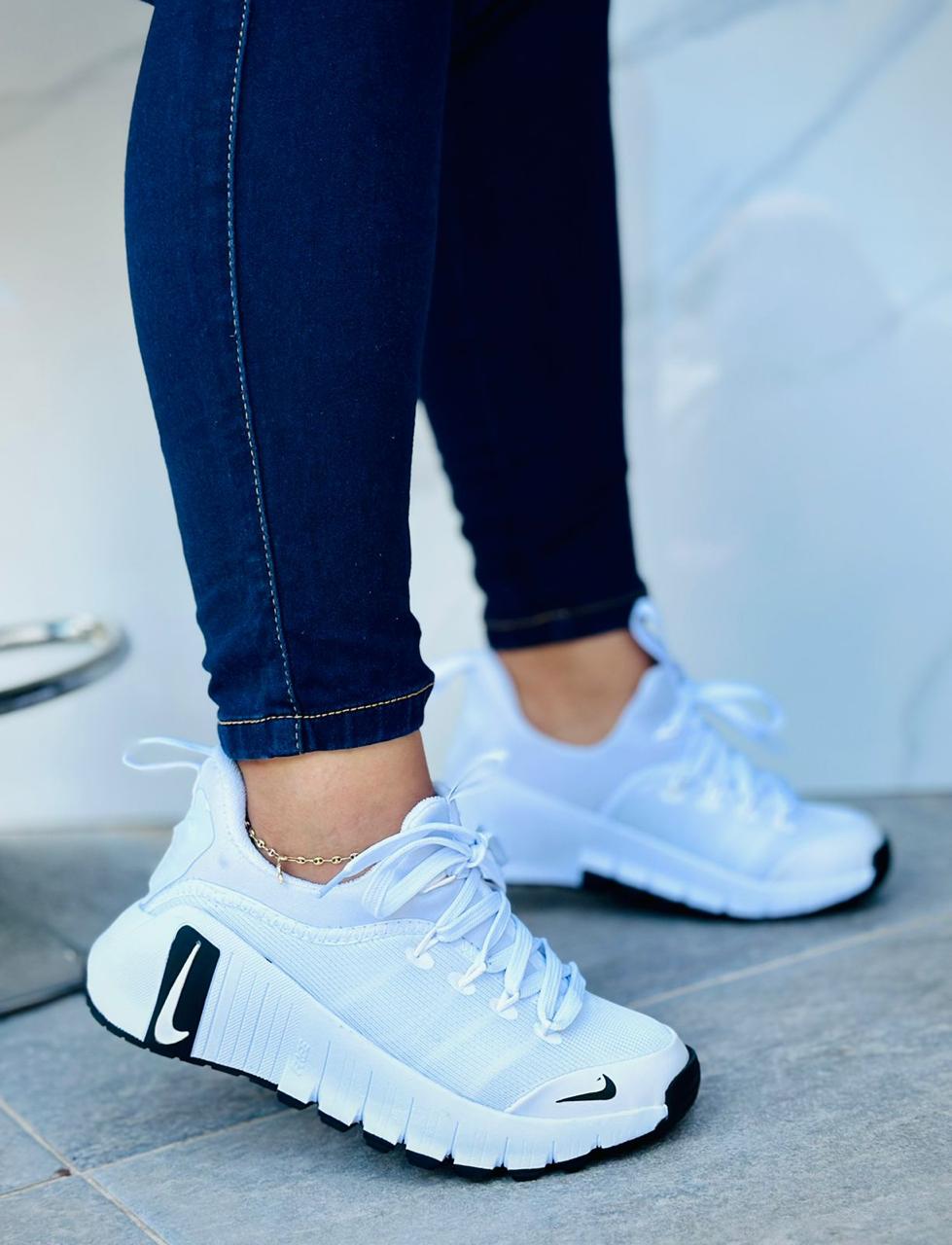 Tenis Nike Free Metcon Blanco Dama