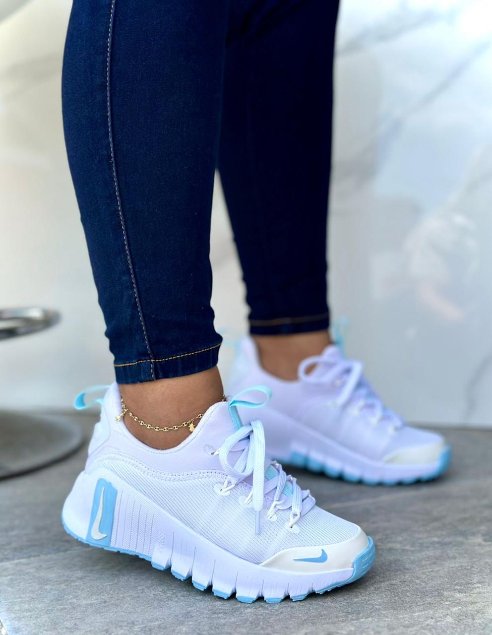 Tenis Nike Free Metcon Blanco Azul Dama