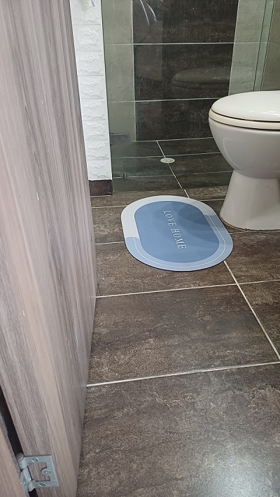 TAPETE DE BAÑO OVALADO COLOR AZUL