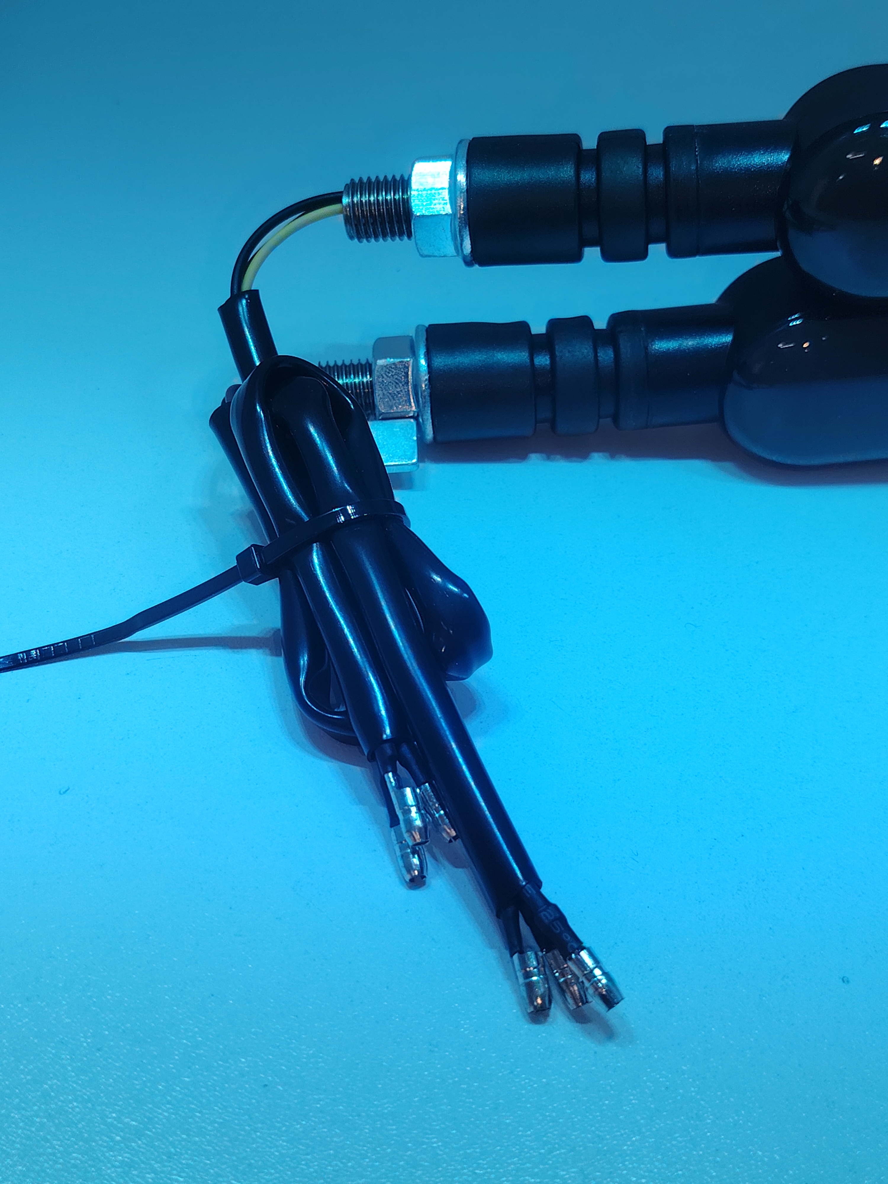 Miniatura 2 de PAR DE DIRECCIONALES RGB (TUM-10)