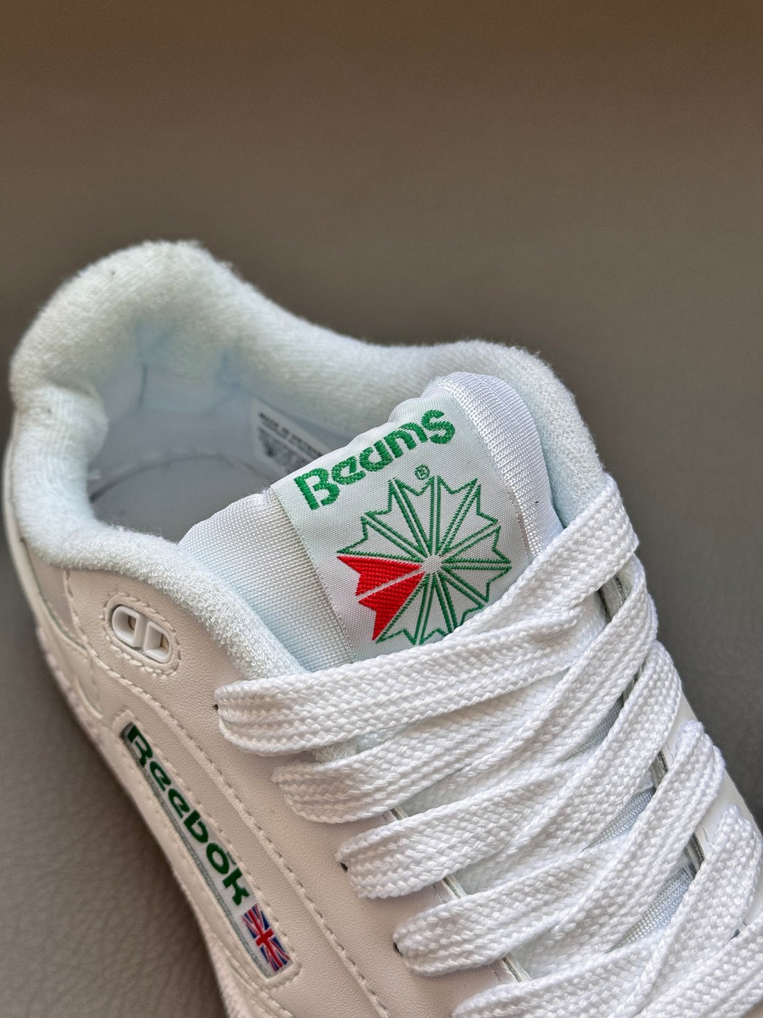 Vista 4 de Tenis Reebok X Beams Importado - COLOR: BLANCO, TALLA: 36