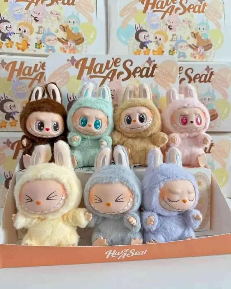 Labubu Macaron "Have a Seat" – Edición C