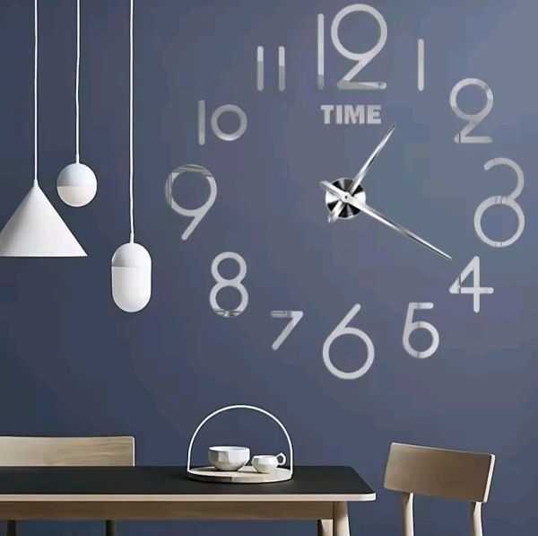 RELOJ DE PARED MEDIANO PLATEADO