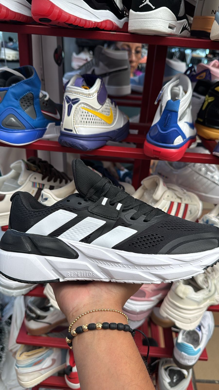 Adistar 2.0 negra y suela blanca - Vista 1