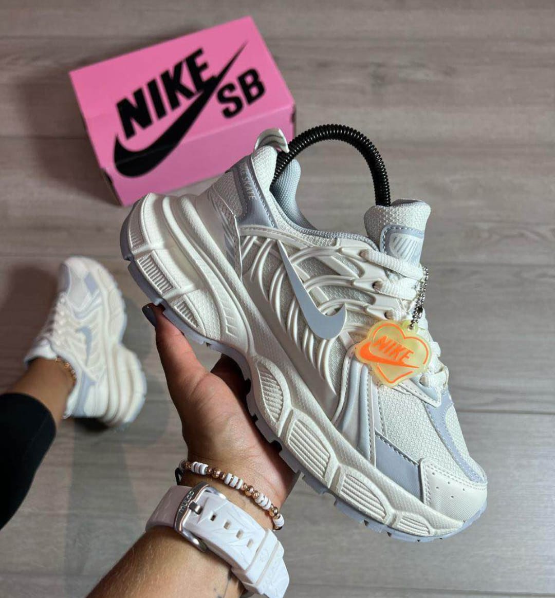 NIKE SKATE ADULTO BEIGE/ GRIS - Vista 1