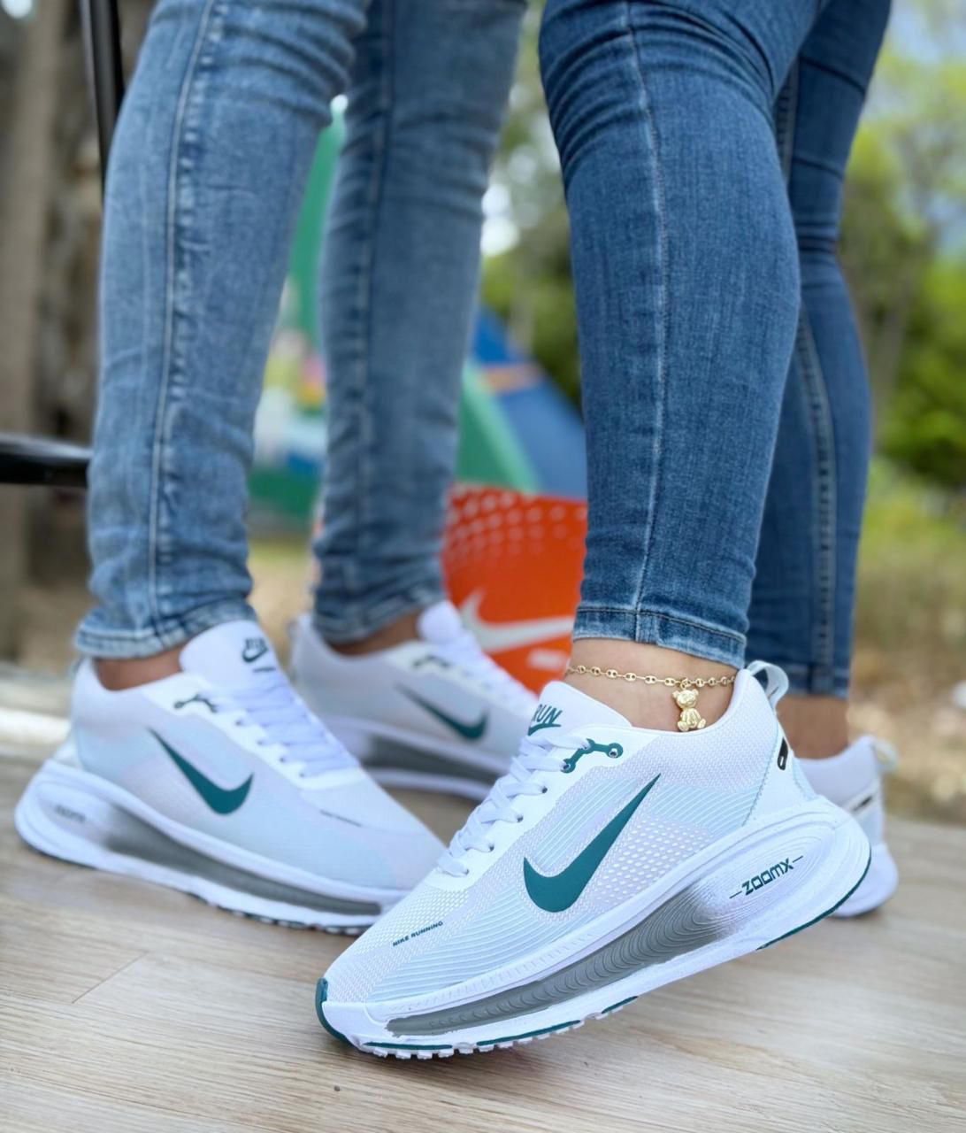 Nike Vomero Plus 18 Blanco Gris Unisex - Vista 1