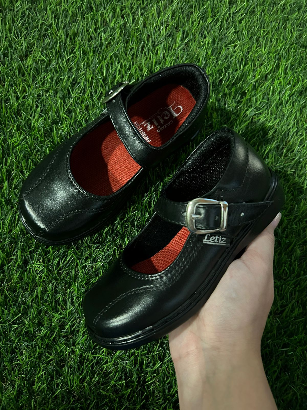 Zapato Colegial Mafalda Negro en Cuero - Vista 1