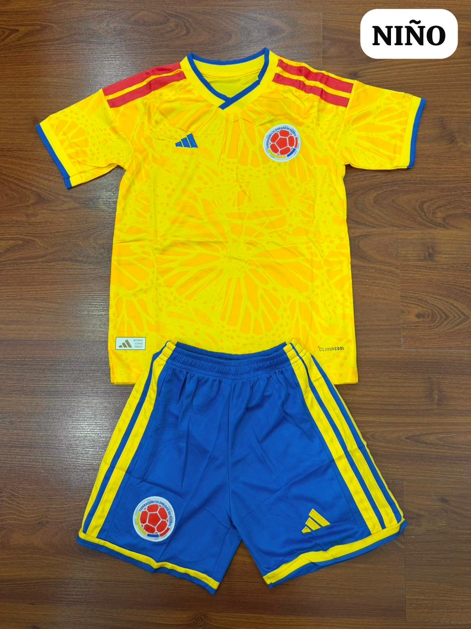 CONJUNTO DE COLOMBIA NIÑO BORDADO - Vista 1