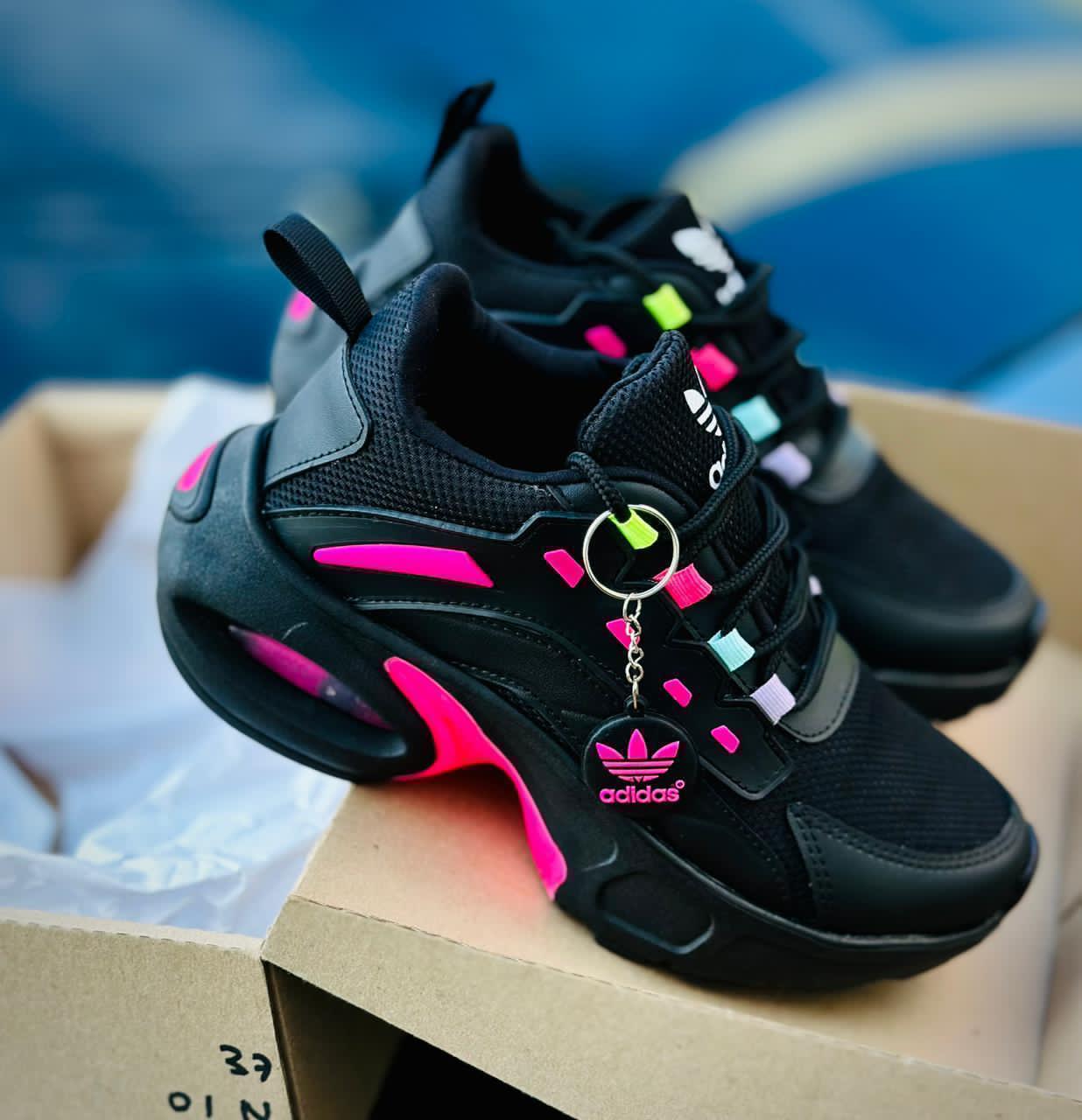 Tenis Adidas Dama Incluye Llavero - Vista 1