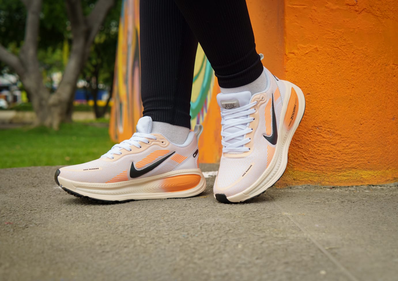 Tenis Nike Vomero Blanco Naranja