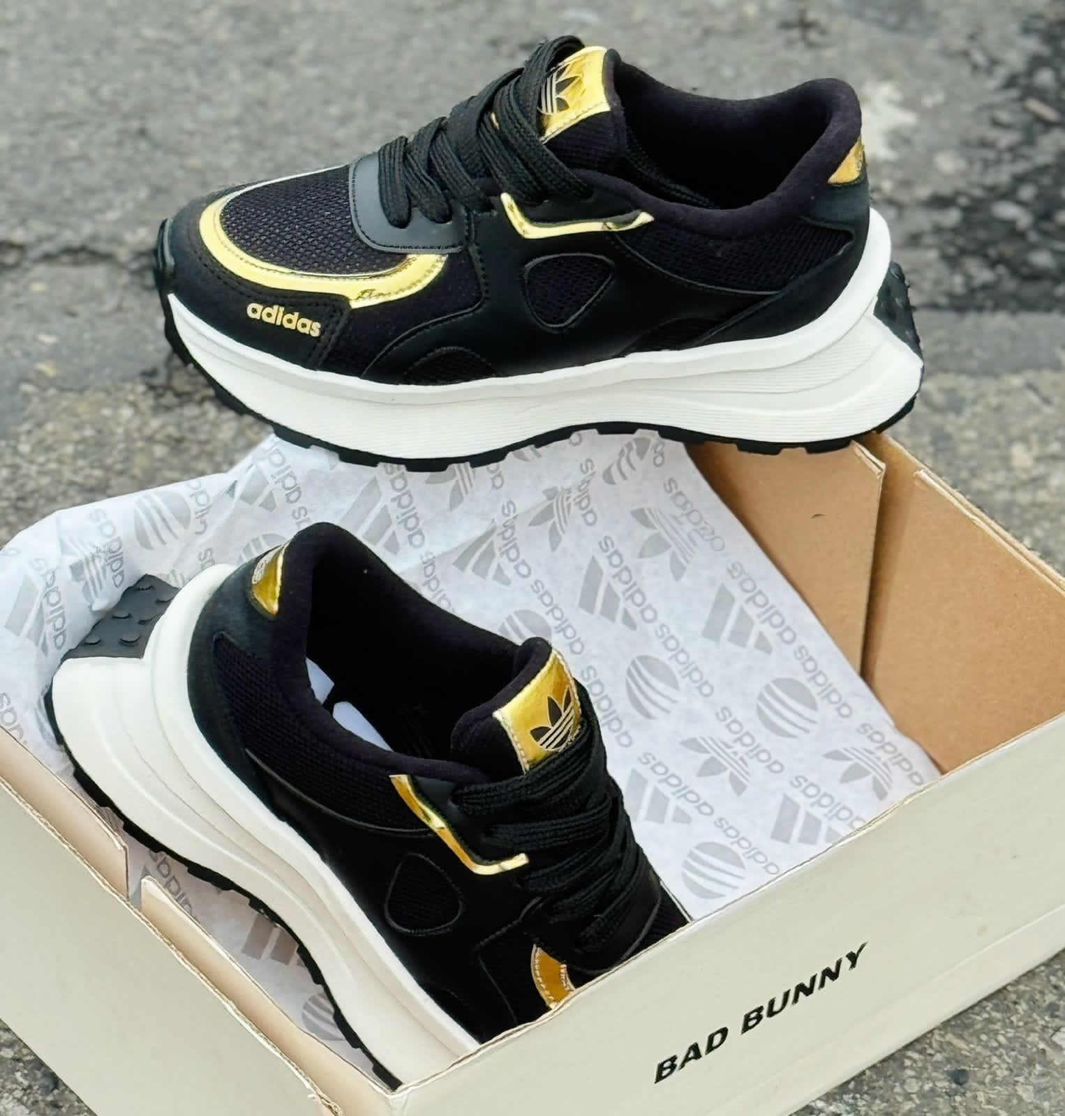 Tenis Adidas Dama Fc Negro Dorado