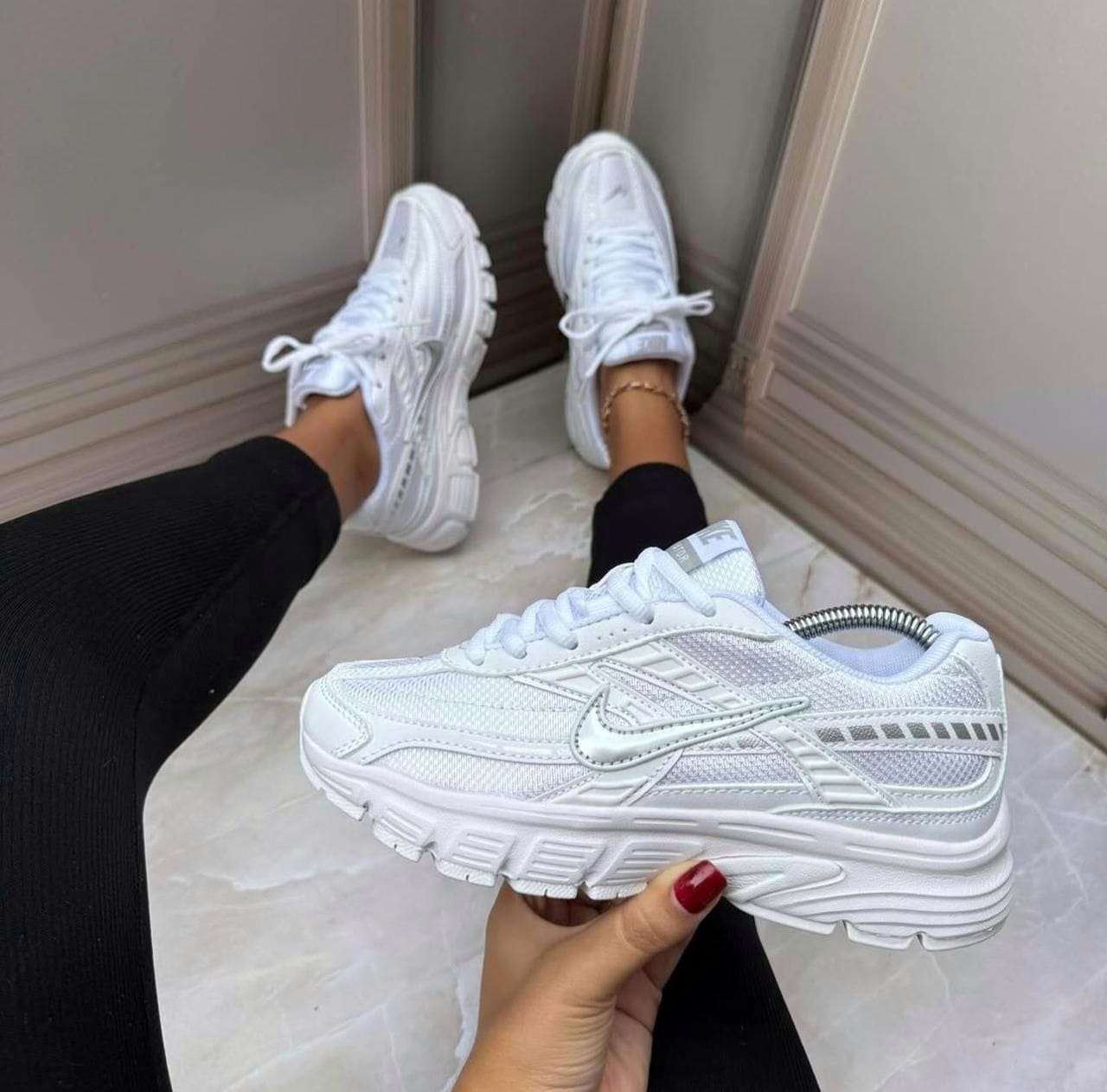 BELLOS NIKE INITIATOR Mt BLANCO - Vista 1