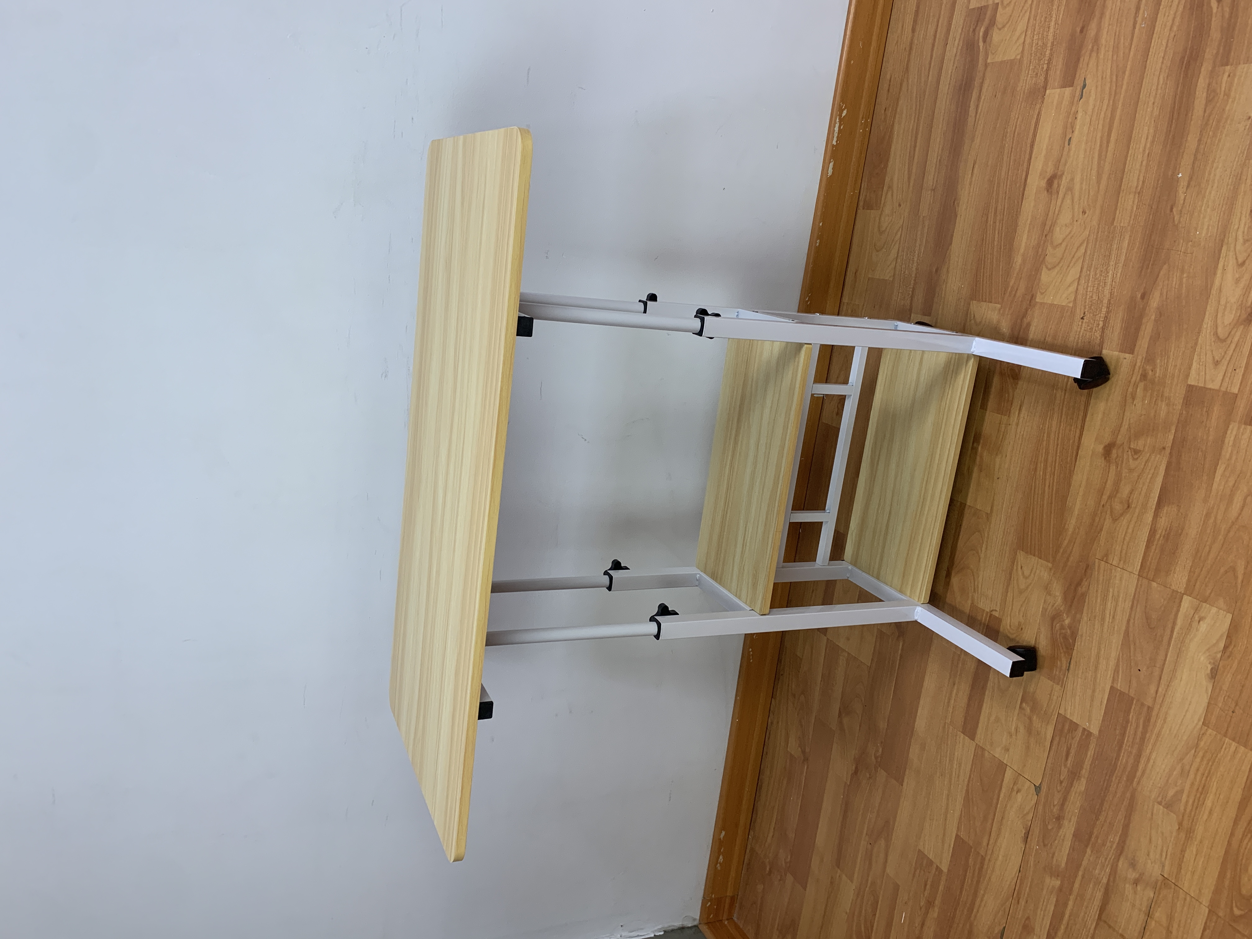 Escritorio plegable y altura regulable