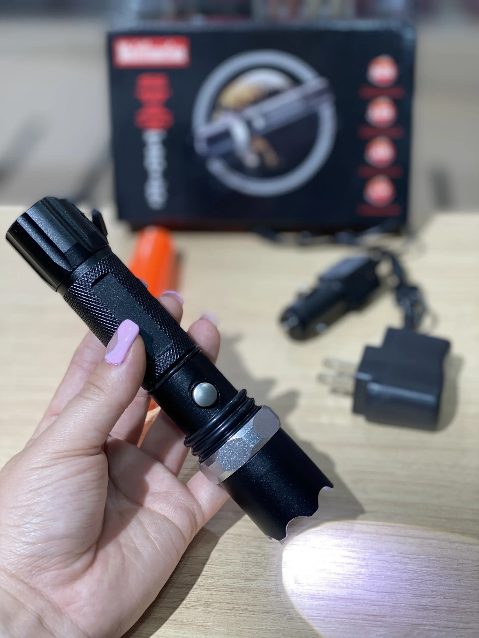 Linterna Táctica Led Recargable Swat 818