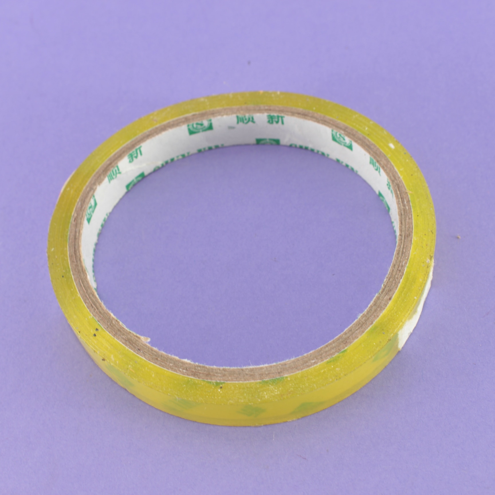 Cinta transparente delgada