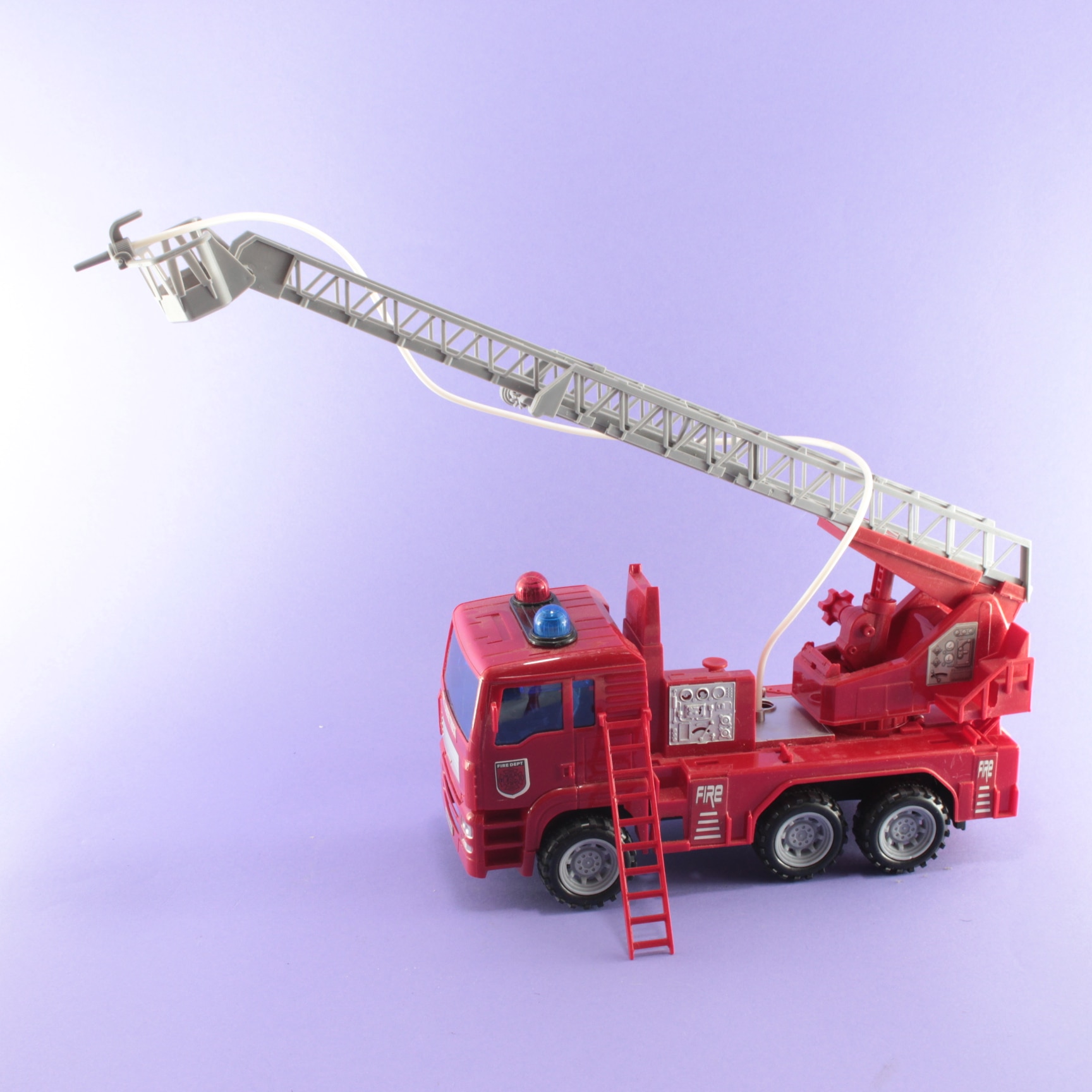 Miniatura 2 de Camión de bomberos dispara agua