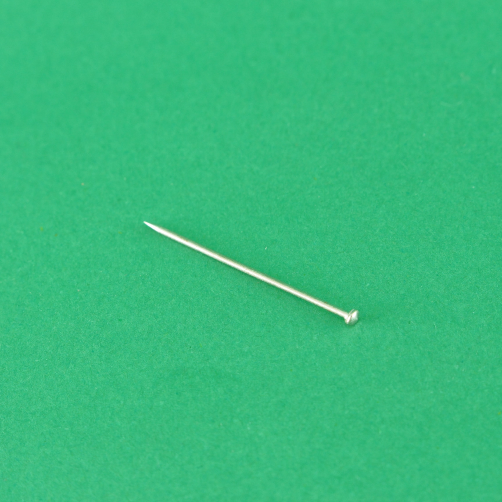 Caja de alfileres metalicos