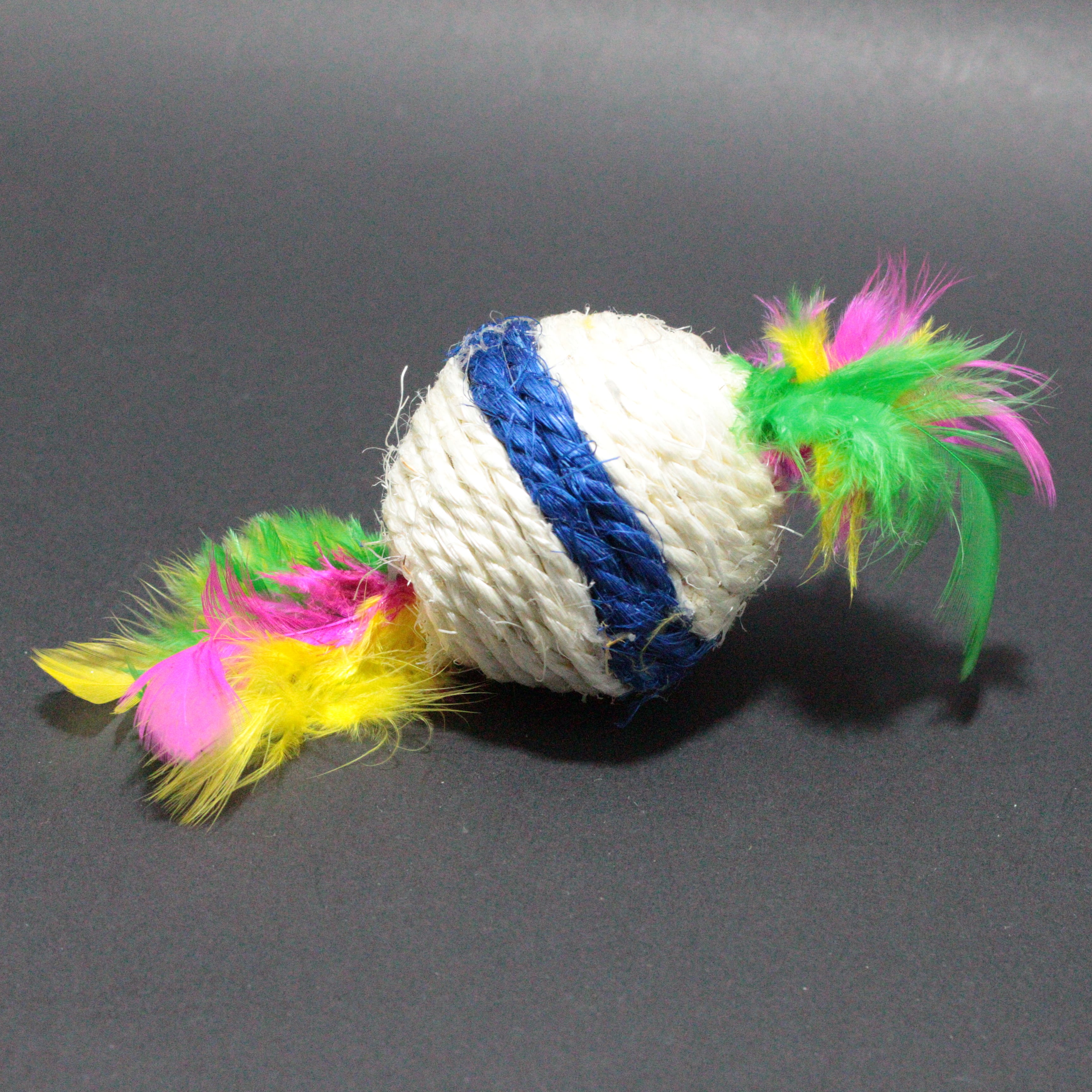 Juguete Bola para mascota con plumas